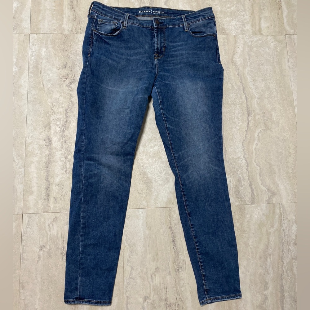 Old Navy Rockstar Mid- rise skinny jeans